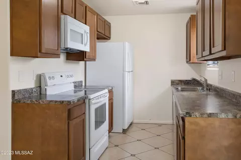 3917 E Dover Stra, Tucson, AZ 85706 photo 5