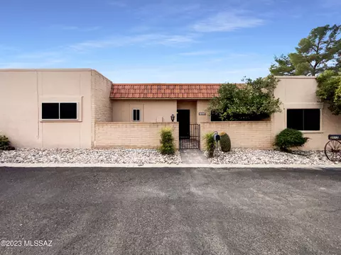 2020 S Pleasant Valley Dr, Tucson, AZ 85710