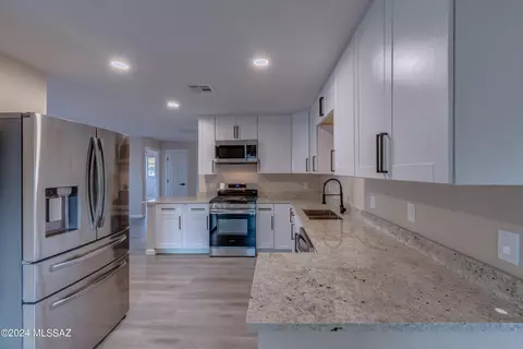 Kitchen - 4318 E Cooper Cir, Tucson, AZ 85711 photo 2 of 2