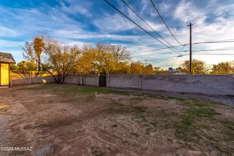 Exterior - 4318 E Cooper Cir, Tucson, AZ 85711 photo 5 of 5