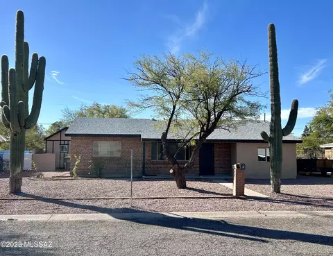 Exterior - 4318 E Cooper Cir, Tucson, AZ 85711 photo 2 of 5