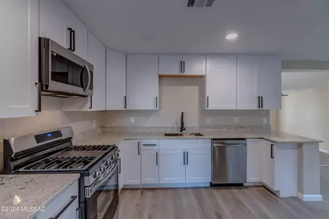 Kitchen - 4318 E Cooper Cir, Tucson, AZ 85711 photo 1 of 2