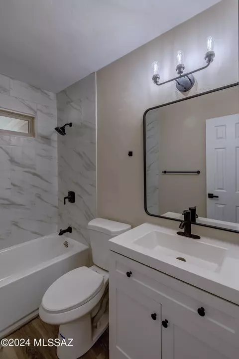 Bath - 4318 E Cooper Cir, Tucson, AZ 85711 photo 4 of 4