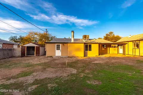 Exterior - 4318 E Cooper Cir, Tucson, AZ 85711 photo 4 of 5
