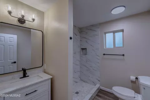 Bath - 4318 E Cooper Cir, Tucson, AZ 85711 photo 1 of 4