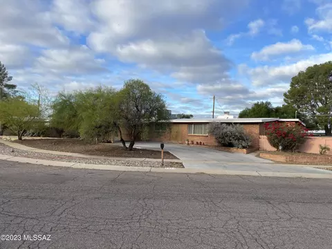 2000 S Marc Dr, Tucson, AZ 85710