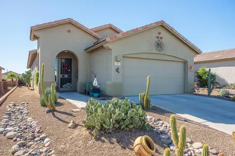 457 W Bazille Way, Green Valley, AZ 85614