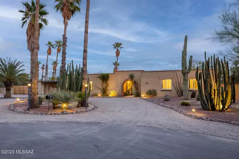 6820 N Cassim Pl, Tucson, AZ 85704