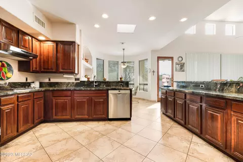 9814 E Fire Agate Pl, Tucson, AZ 85749 photo 5