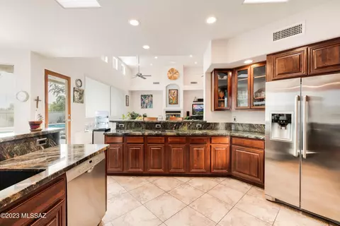 9814 E Fire Agate Pl, Tucson, AZ 85749 photo 3