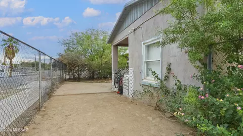 120 E 28th St, South Tucson, AZ 85713 photo 2