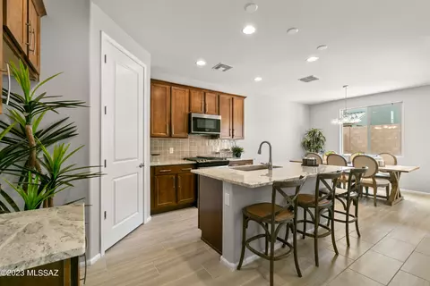9754 E Copper Glance Trl, Tucson, AZ 85747 photo 3