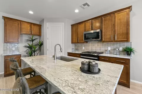 9754 E Copper Glance Trl, Tucson, AZ 85747 photo 4
