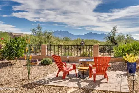 2584 E Josephine View Dr, Green Valley, AZ 85614