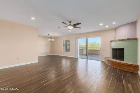 1054 S Horizonte Pl, Green Valley, AZ 85614