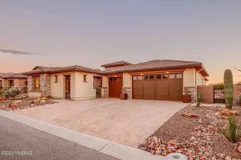 2480 E Josephine View Dr, Green Valley, AZ 85614