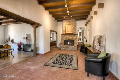1960 N Wentworth Rd, Tucson, AZ 85749