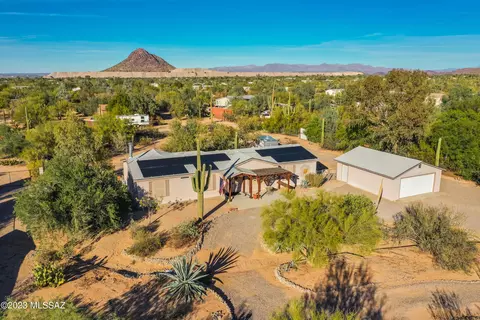 11080 W Panther Peak Dr, Tucson, AZ 85743