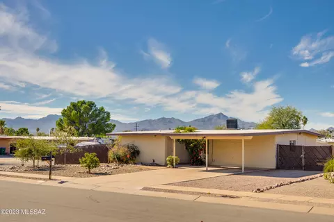 6815 N Galaxy Pl, Tucson, AZ 85741