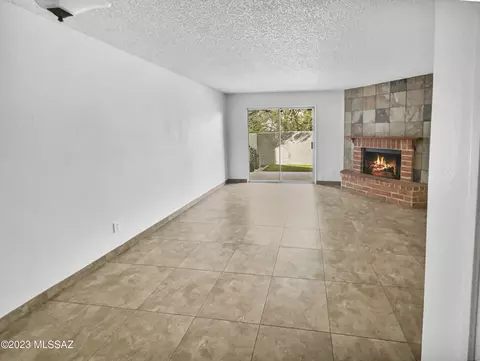 2775 W Anklam Rd #F, Tucson, AZ 85745