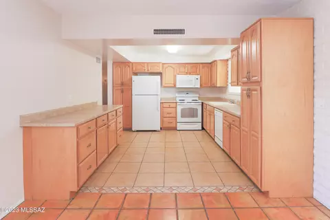 1582 S Rocky Mountain Dr, Tucson, AZ 85710