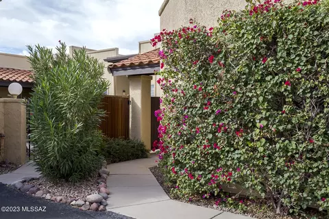 4537 W Pyracantha Dr, Tucson, AZ 85741