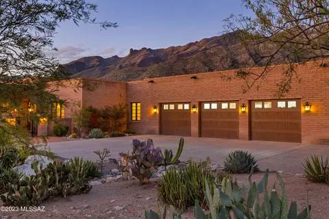6611 N Cibola Ave, Tucson, AZ 85718