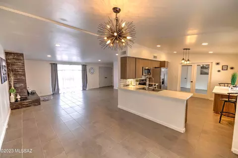 5222 E Hawthorne Pl, Tucson, AZ 85711