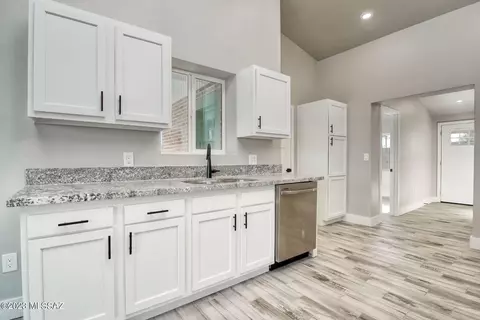 892 E Glenn St, Tucson, AZ 85719 photo 7