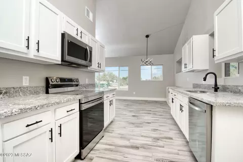 892 E Glenn St, Tucson, AZ 85719 photo 11