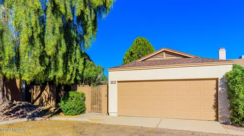 2533 N Palo Dulce Dr, Tucson, AZ 85745