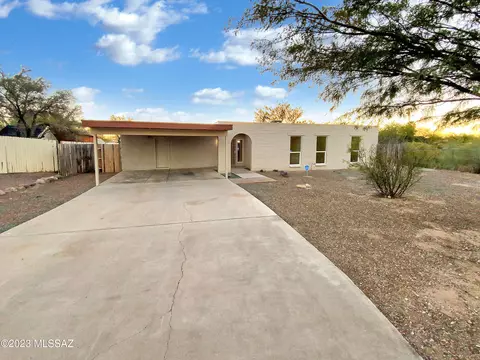 8426 E Lee Cir, Tucson, AZ 85715
