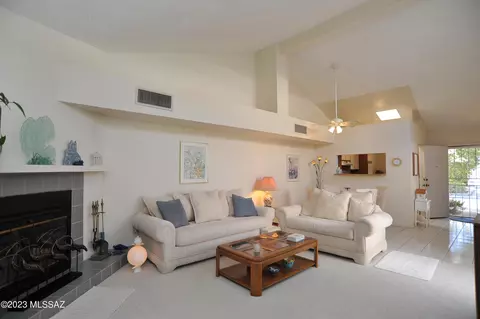 6324 N Willowbrook Dr, Tucson, AZ 85704