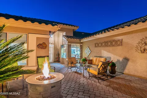 881 N Kenneth Dr, Green Valley, AZ 85614