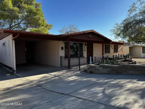 2707 S Enchanted Hills Dr, Tucson, AZ 85713