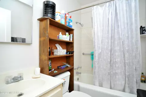 Bath - 520 E Sahuaro St, Tucson, AZ 85705 photo 2 of 2