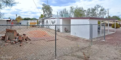 Exterior - 520 E Sahuaro St, Tucson, AZ 85705 photo 7 of 9