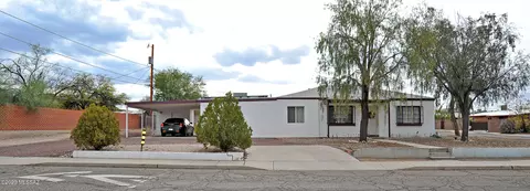 Exterior - 520 E Sahuaro St, Tucson, AZ 85705 photo 2 of 9