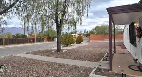 Exterior - 520 E Sahuaro St, Tucson, AZ 85705 photo 5 of 9