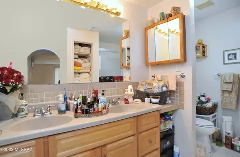 Bath - 520 E Sahuaro St, Tucson, AZ 85705 photo 1 of 2