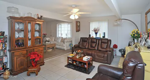 Living - 520 E Sahuaro St, Tucson, AZ 85705 photo 5 of 5