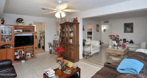Living - 520 E Sahuaro St, Tucson, AZ 85705 photo 4 of 5