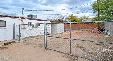 Exterior - 520 E Sahuaro St, Tucson, AZ 85705 photo 8 of 9