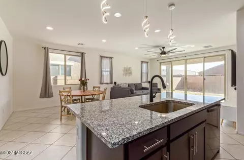 961 W Calle Monte Lindo, Sahuarita, AZ 85629