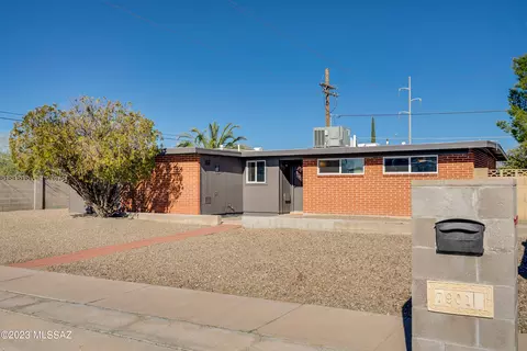 7901 E Victoria Dr, Tucson, AZ 85730