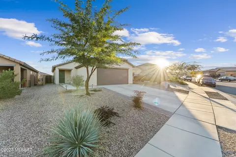 911 W Calle Sucre, Sahuarita, AZ 85629
