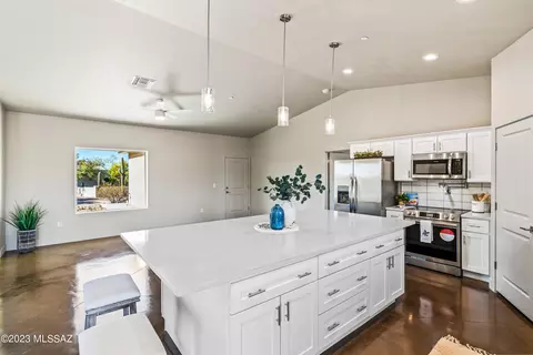 10310 W Rudasill Rd, Tucson, AZ 85743
