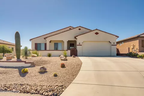 877 W Tranquil Water Path, Green Valley, AZ 85614
