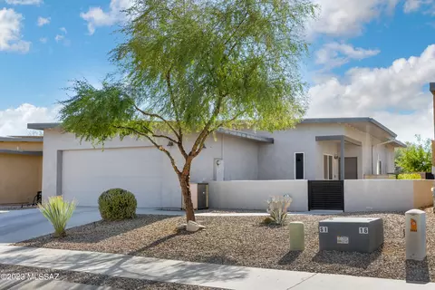 3041 N Dasylirion Dr, Tucson, AZ 85745