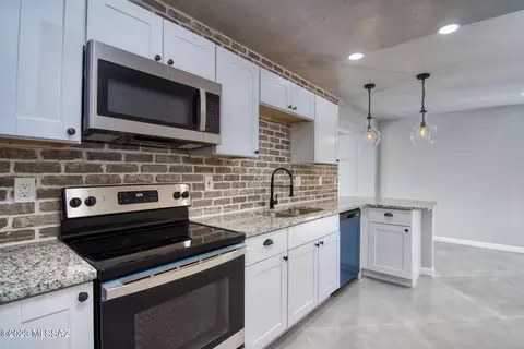 3956 E Sylvane Dr, Tucson, AZ 85711 photo 8